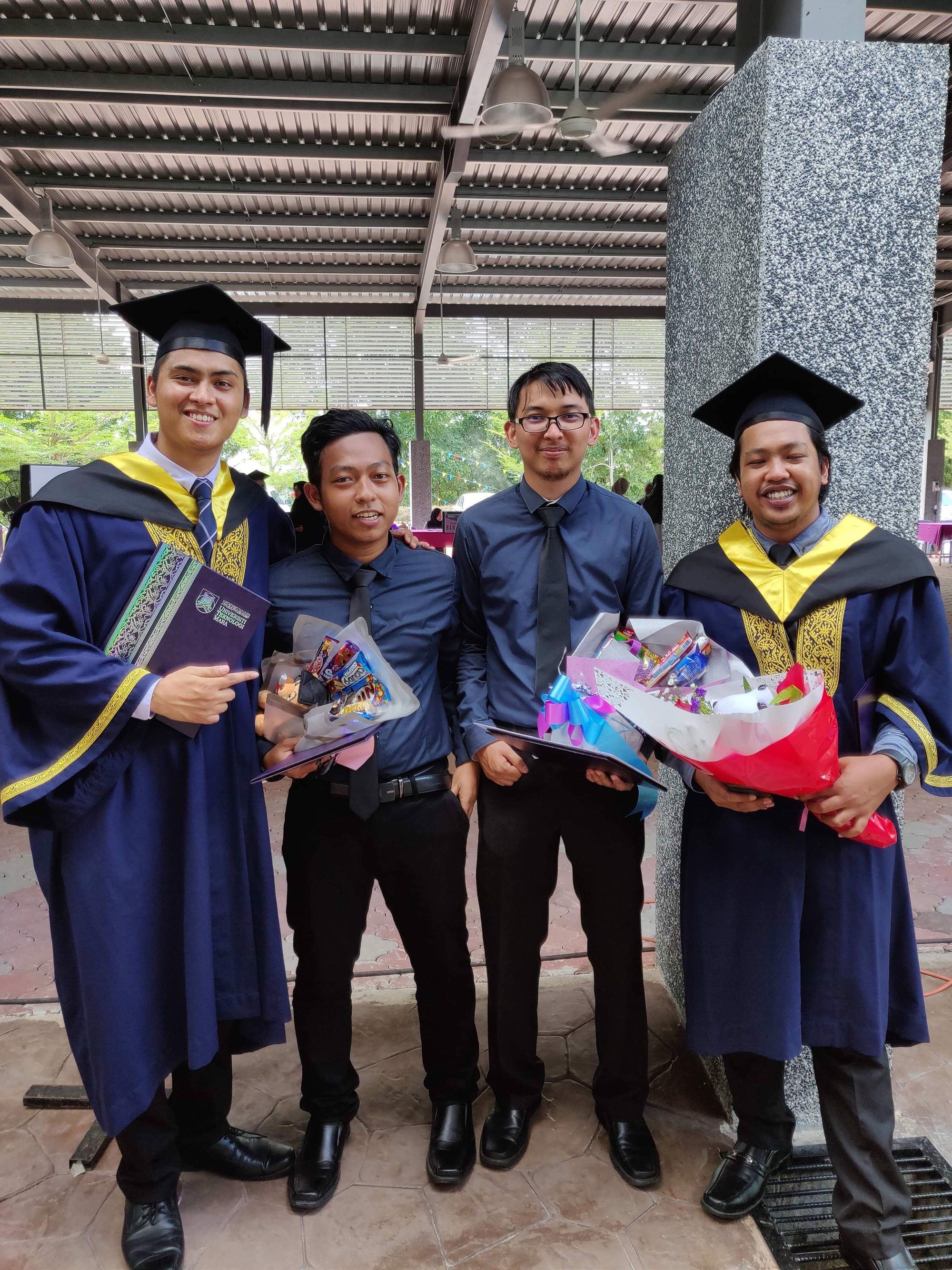 _friends_graduate